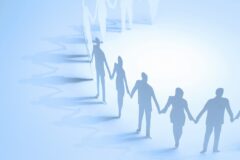 人々が手を取り合っている